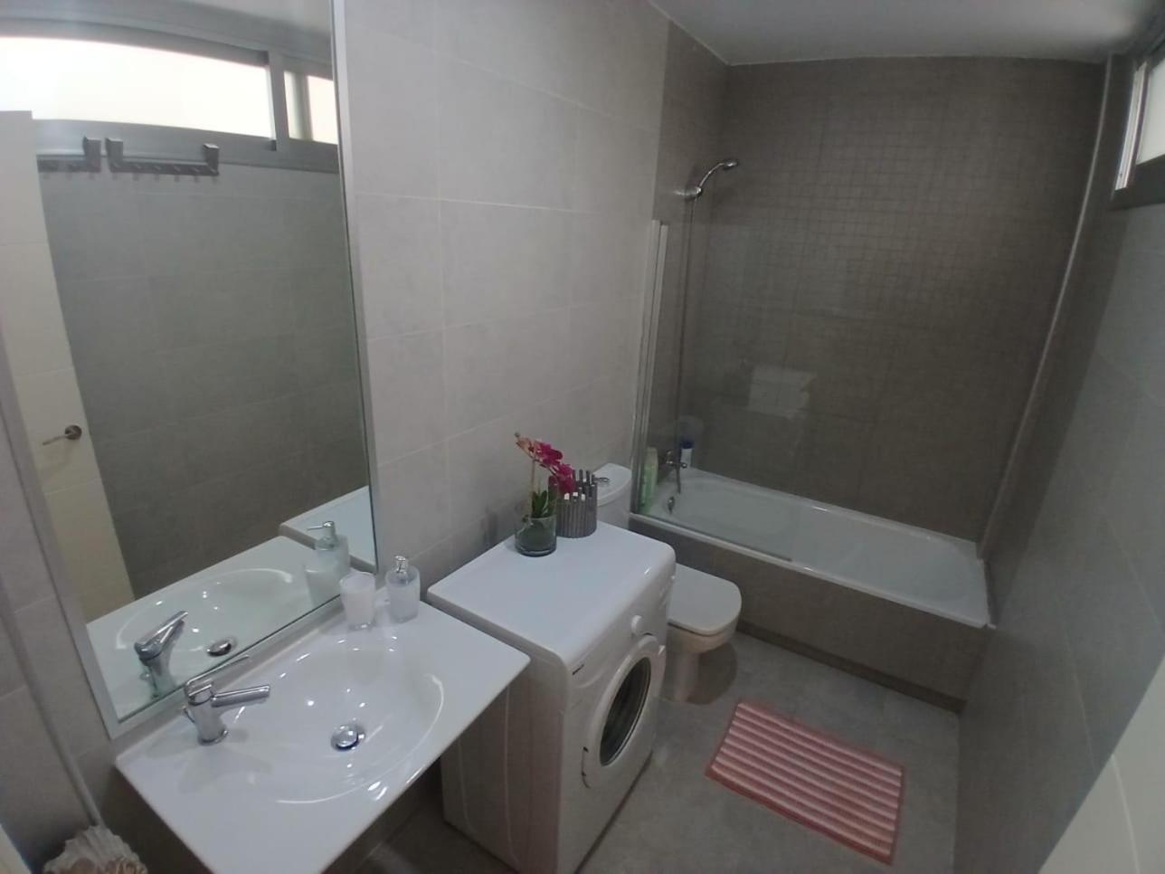 Apartamento Bernier Malaga Bagian luar foto
